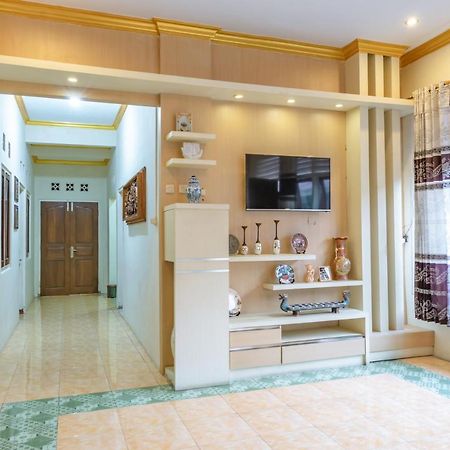 Metro Malioboro Living Hotel Yogyakarta Exterior foto